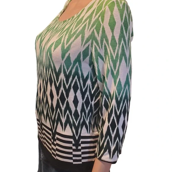 Chico's Size S (0) Lightweight Stretch Rayon Geometric Ombre 3/4 Sleeve Top - Picture 3 of 8